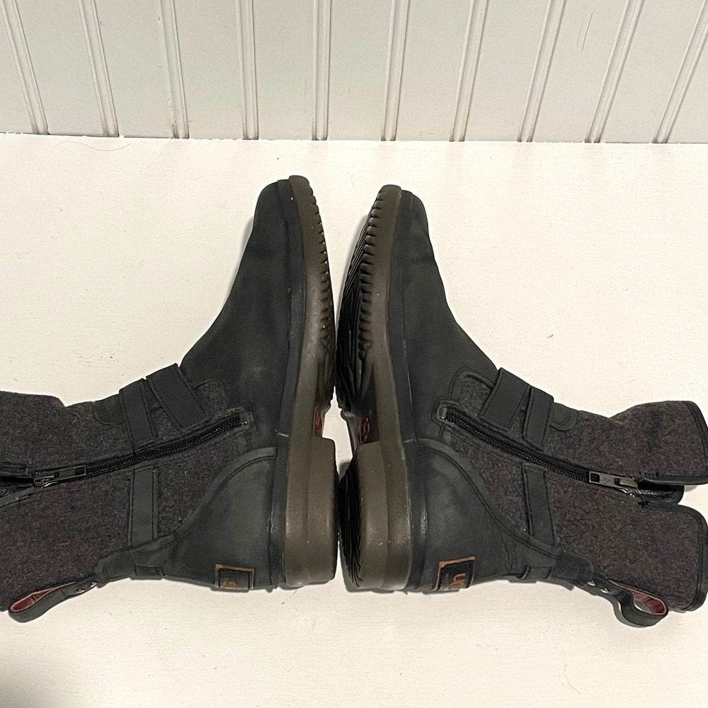 UGG Simmens Waterproof Boot Womens 8.5 Black Leather‎ Wool Moto Buckle 1005285 - Picture 5 of 8
